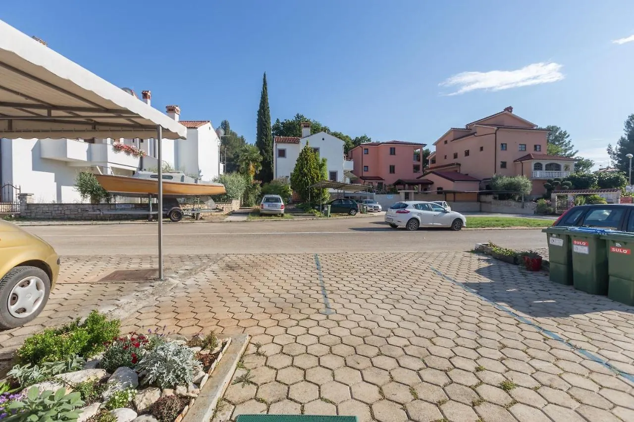 Apartments With A Parking Space Porec - 7154